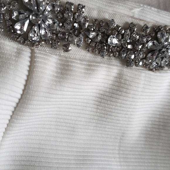 White skirt with sparkle crystal detail size small - Picture 2 of 3